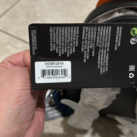 NWT Incredibles loungefly BACKPACK and WALLET - Picture 5 of 10